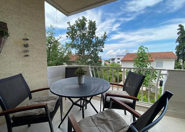 Apartment Jellyfish *